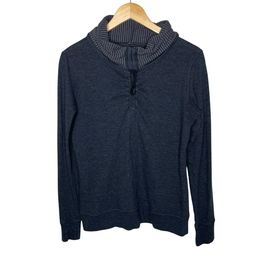 lululemon In A Cinch Long Sleeve Tee Reversible Pullover‎ Gray Stripes